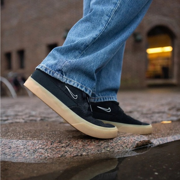 NIKE -  SB Shane Black & Gum Skate Shoes Unisex - Picture 2 of 12